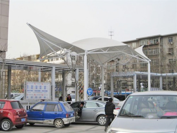 膜結構車庫出入口