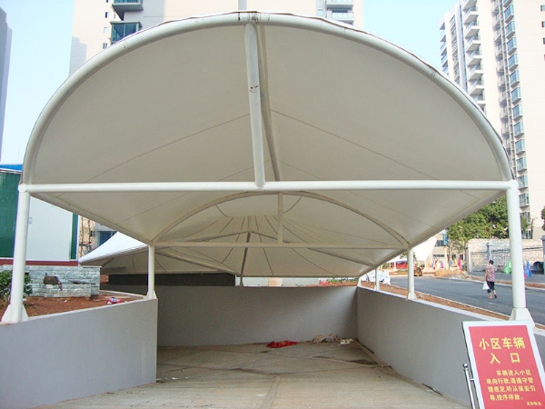 膜結構車庫出入口