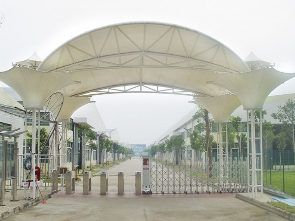 膜結構車庫出入口