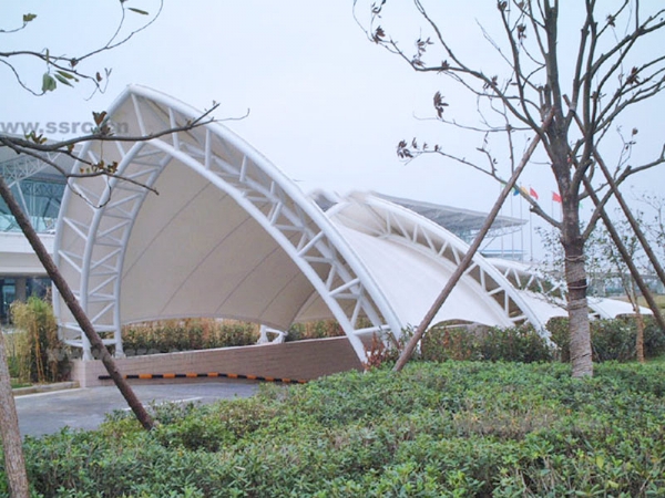 膜結構車庫出入口