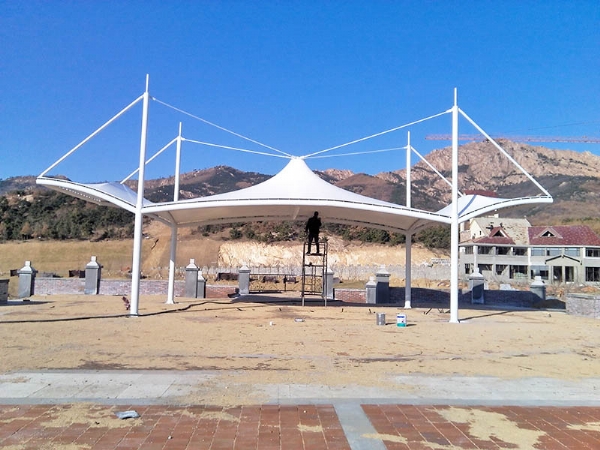 膜結構車庫出入口