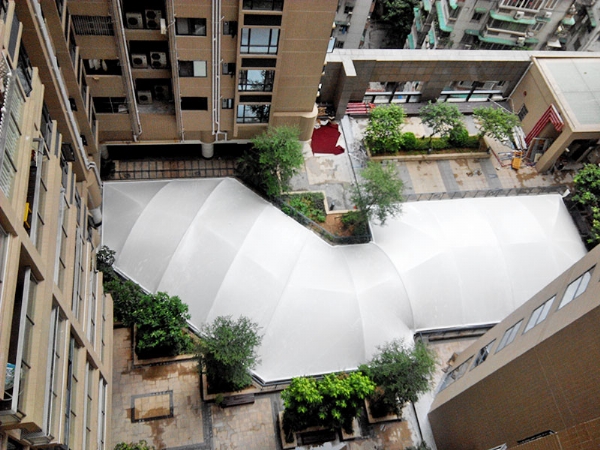 膜結構車庫出入口