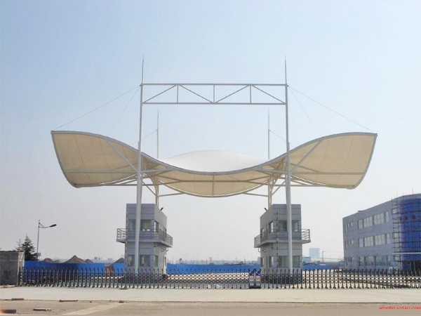 膜結構車庫出入口