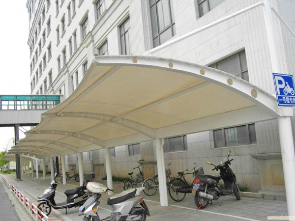 膜結構自行車棚