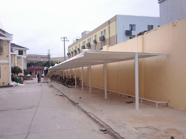 膜結構自行車棚