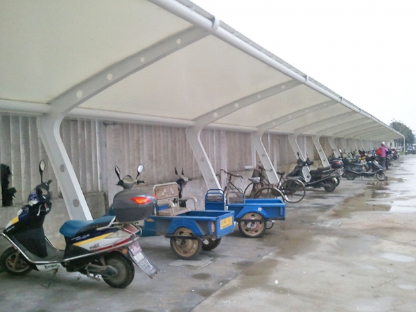 膜結構自行車棚