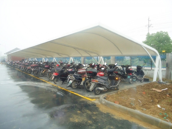 膜結構自行車棚