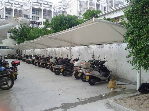 膜結構自行車棚