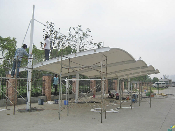 膜結構自行車棚