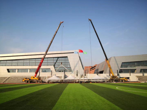 寧津看臺(tái)一組順利吊裝完成