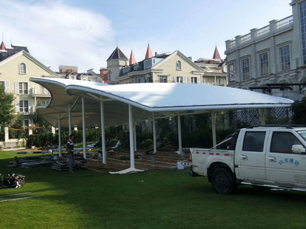 煙臺(tái)海昌漁人碼頭婚禮草坪膜結(jié)構(gòu)施工完成